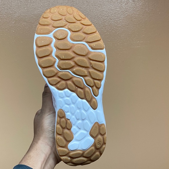 New Balance Fresh Foam Arishi V4 Women's Running Sneakers “White Pink Gum” SZ 8 - Picture 15 of 16